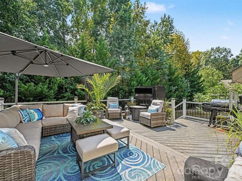 14506 Brotherly Lane, Charlotte, NC 28278.  MLS# CAR4424229, YatesRealty ID 51844. DECK OASIS
