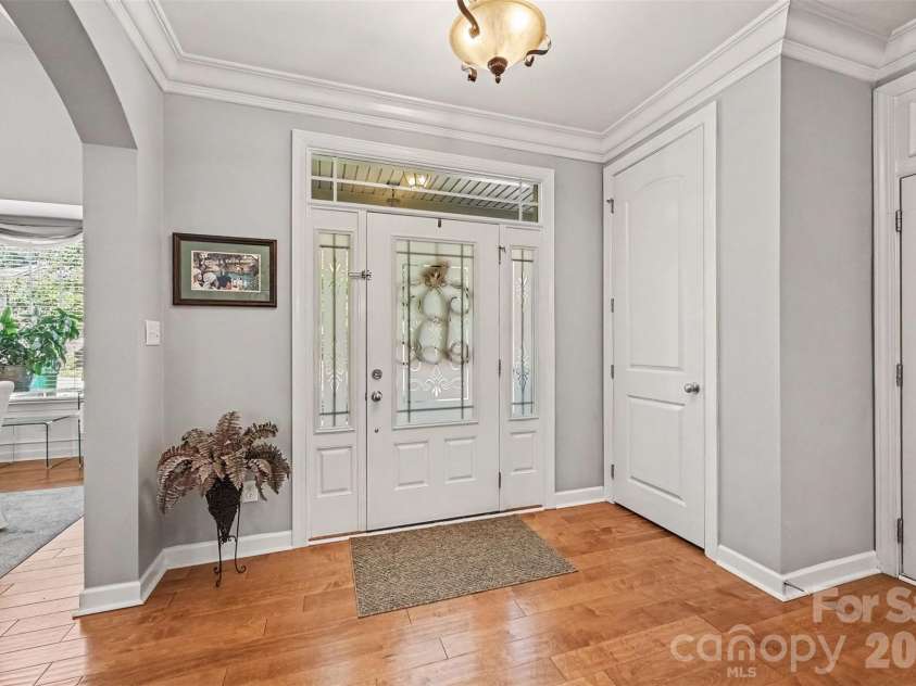 14506 Brotherly Lane, Charlotte, NC 28278.  MLS# CAR4424229, YatesRealty ID 51844. FRONT ENTRY