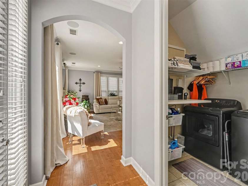 14506 Brotherly Lane, Charlotte, NC 28278.  MLS# CAR4424229, YatesRealty ID 51844. MAIN FLOOR LAUNDRY