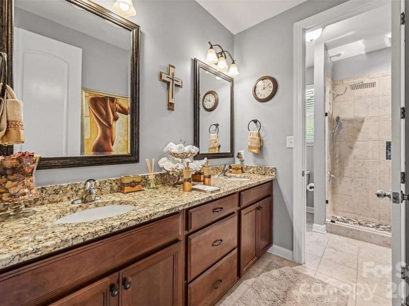 14506 Brotherly Lane, Charlotte, NC 28278.  MLS# CAR4424229, YatesRealty ID 51844. UPSTAIRS DOUBLE VANITY BATH