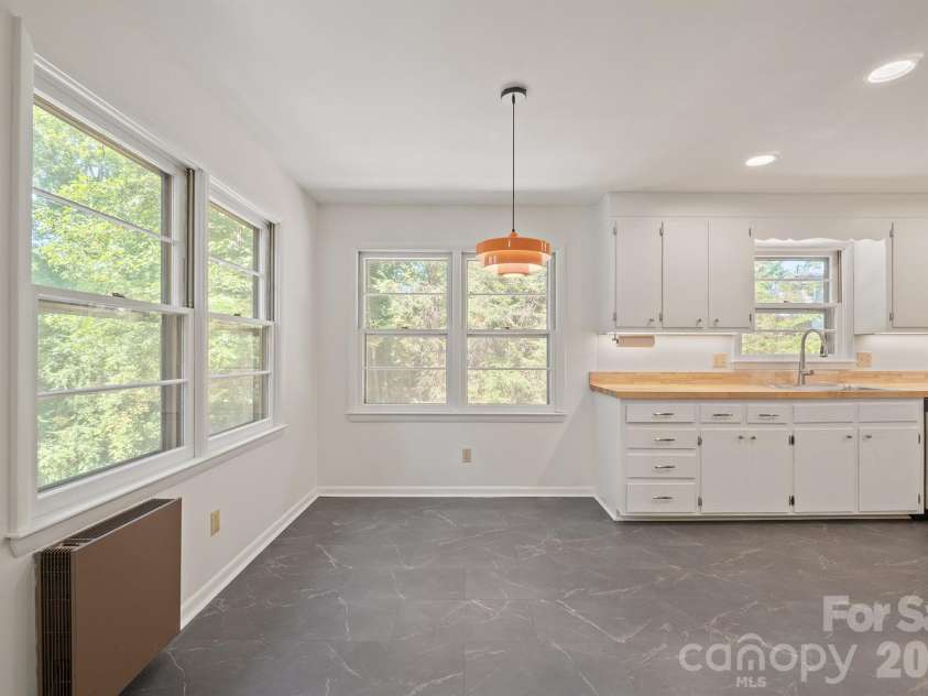 220 30th Avenue, Hickory, NC 28601.  MLS# CAR4425984, YatesRealty ID 51845. Breakfast Room