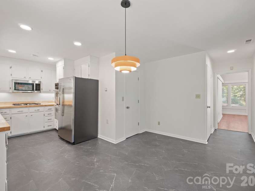 220 30th Avenue, Hickory, NC 28601.  MLS# CAR4425984, YatesRealty ID 51845. Breakfast Room