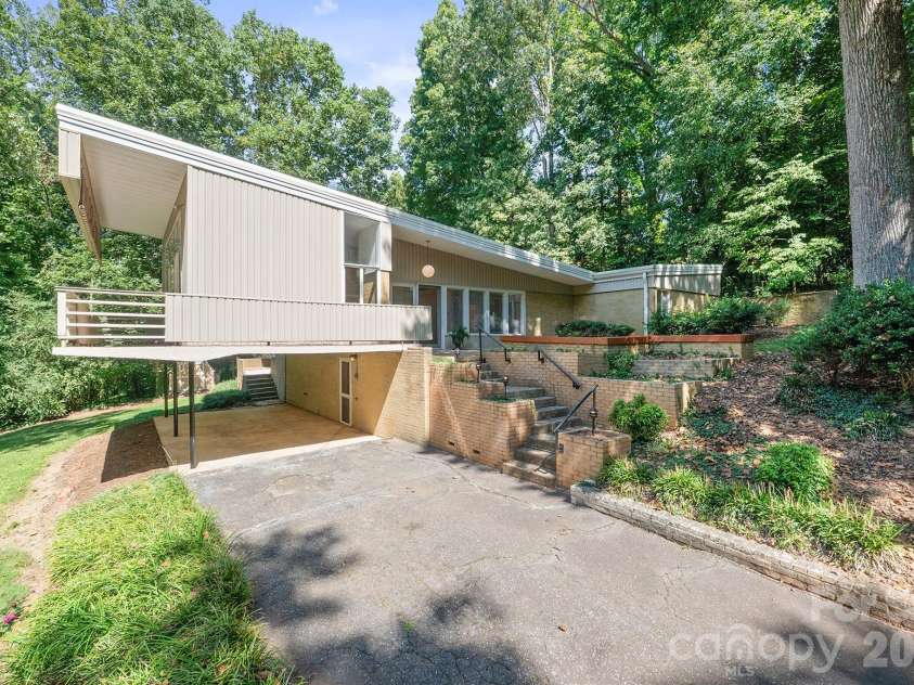 220 30th Avenue, Hickory, NC 28601.  MLS# CAR4425984, YatesRealty ID 51845. Front View