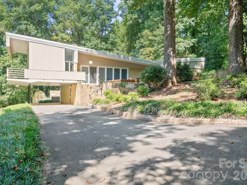 220 30th Avenue, Hickory, NC 28601.  MLS# CAR4425984, YatesRealty ID 51845. Front View