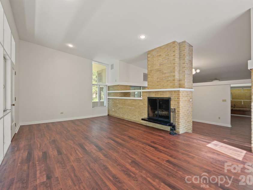 220 30th Avenue, Hickory, NC 28601.  MLS# CAR4425984, YatesRealty ID 51845. Great Room