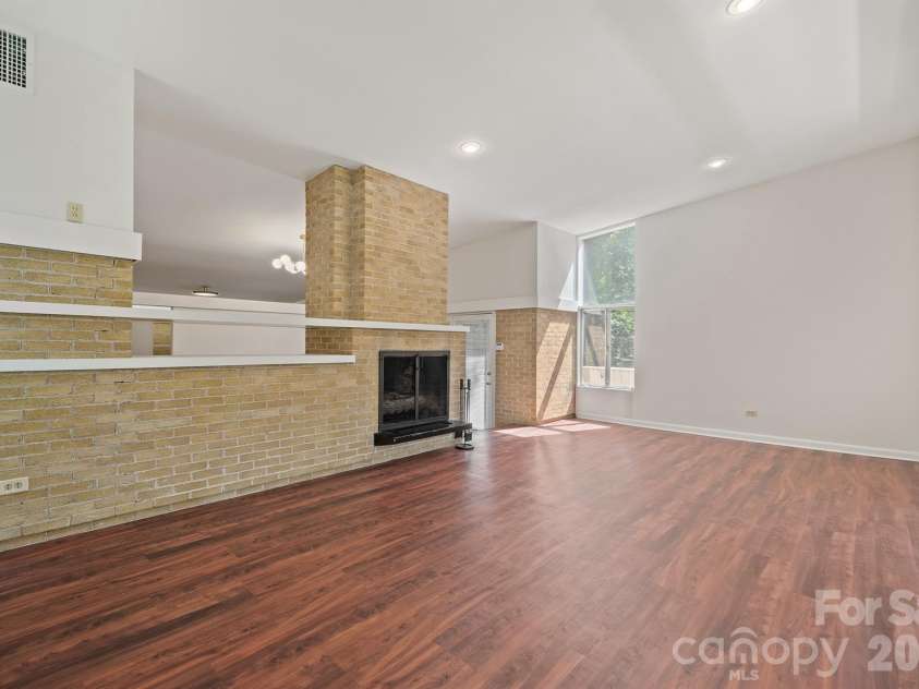 220 30th Avenue, Hickory, NC 28601.  MLS# CAR4425984, YatesRealty ID 51845. Great Room