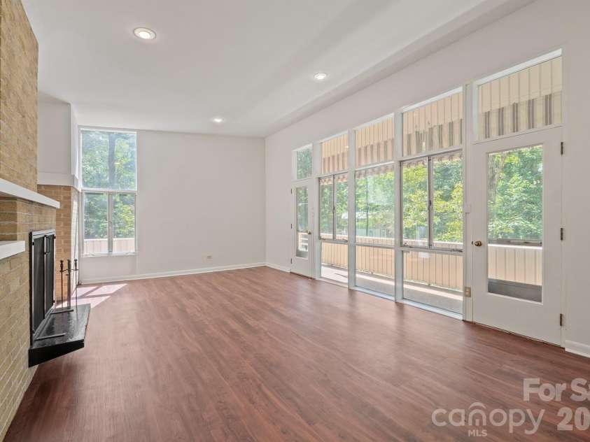 220 30th Avenue, Hickory, NC 28601.  MLS# CAR4425984, YatesRealty ID 51845. Great Room