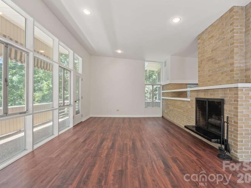220 30th Avenue, Hickory, NC 28601.  MLS# CAR4425984, YatesRealty ID 51845. Great Room