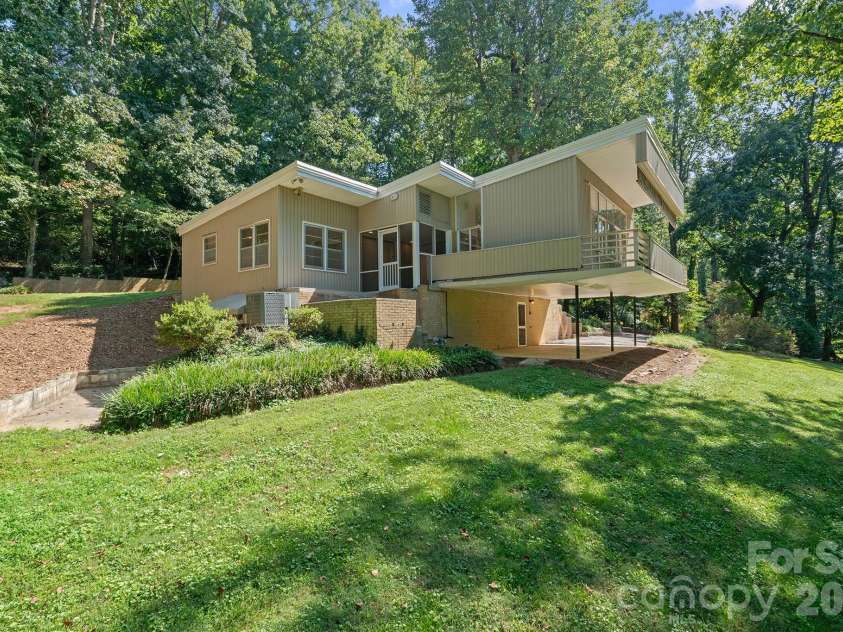 220 30th Avenue, Hickory, NC 28601.  MLS# CAR4425984, YatesRealty ID 51845. West View