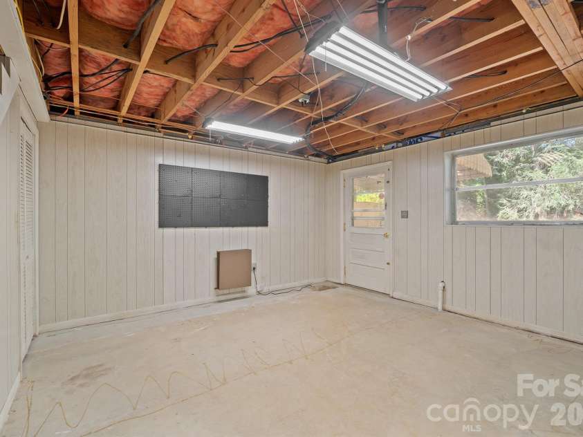 220 30th Avenue, Hickory, NC 28601.  MLS# CAR4425984, YatesRealty ID 51845. Workshop Basement