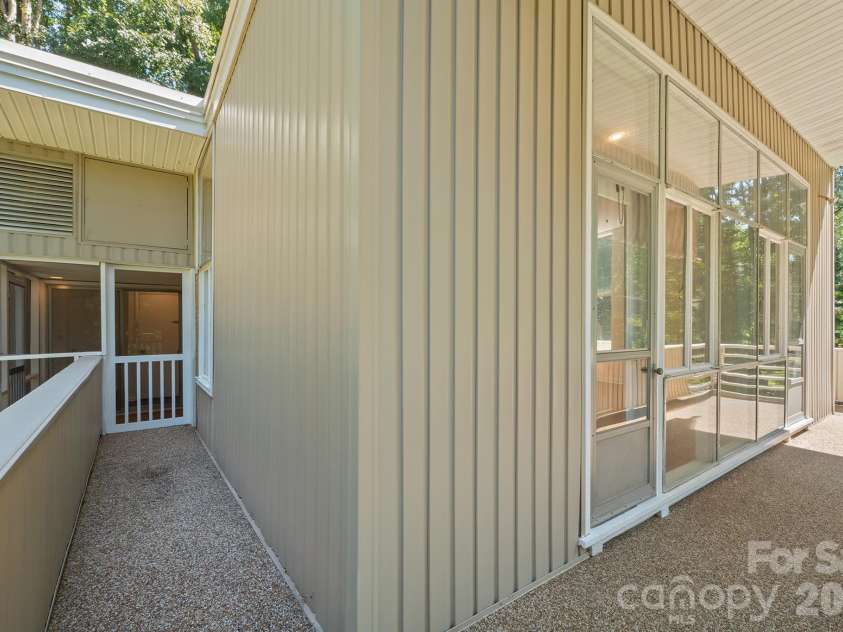 220 30th Avenue, Hickory, NC 28601.  MLS# CAR4425984, YatesRealty ID 51845. Wrap Around Porch