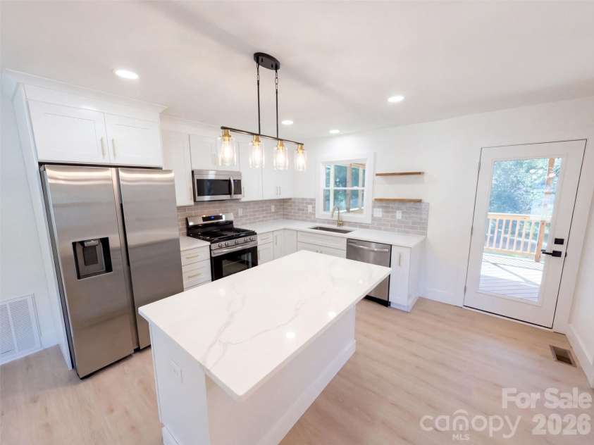 4200 Abbeydale Drive, Charlotte, NC 28205.  MLS# CAR4426433, YatesRealty ID 51846. 