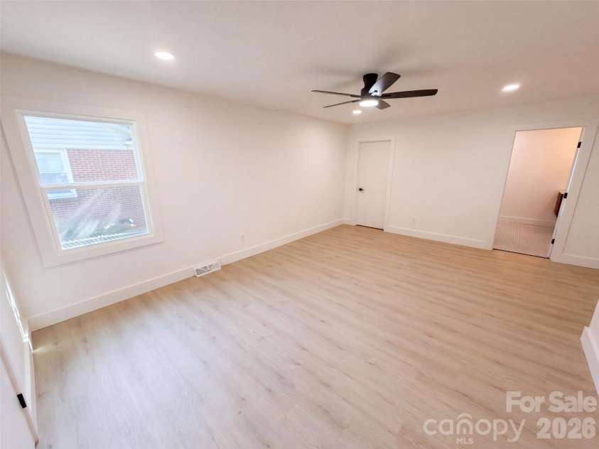 4200 Abbeydale Drive, Charlotte, NC 28205.  MLS# CAR4426433, YatesRealty ID 51846. 