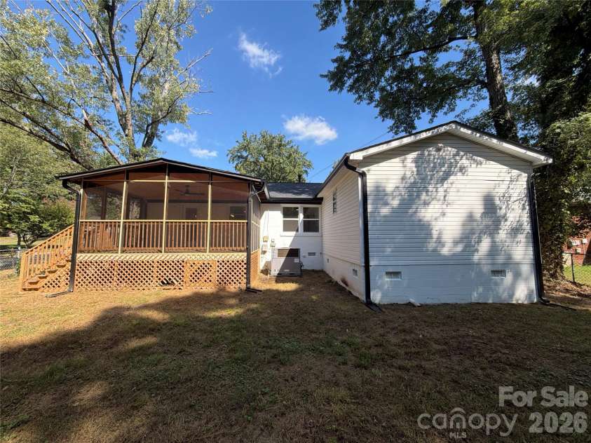 4200 Abbeydale Drive, Charlotte, NC 28205.  MLS# CAR4426433, YatesRealty ID 51846. 