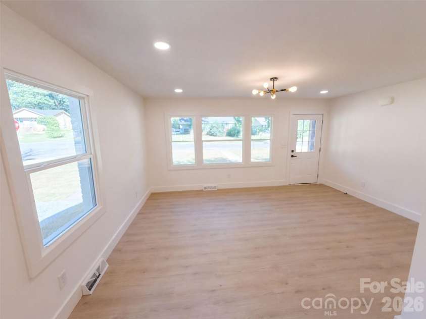 4200 Abbeydale Drive, Charlotte, NC 28205.  MLS# CAR4426433, YatesRealty ID 51846. 
