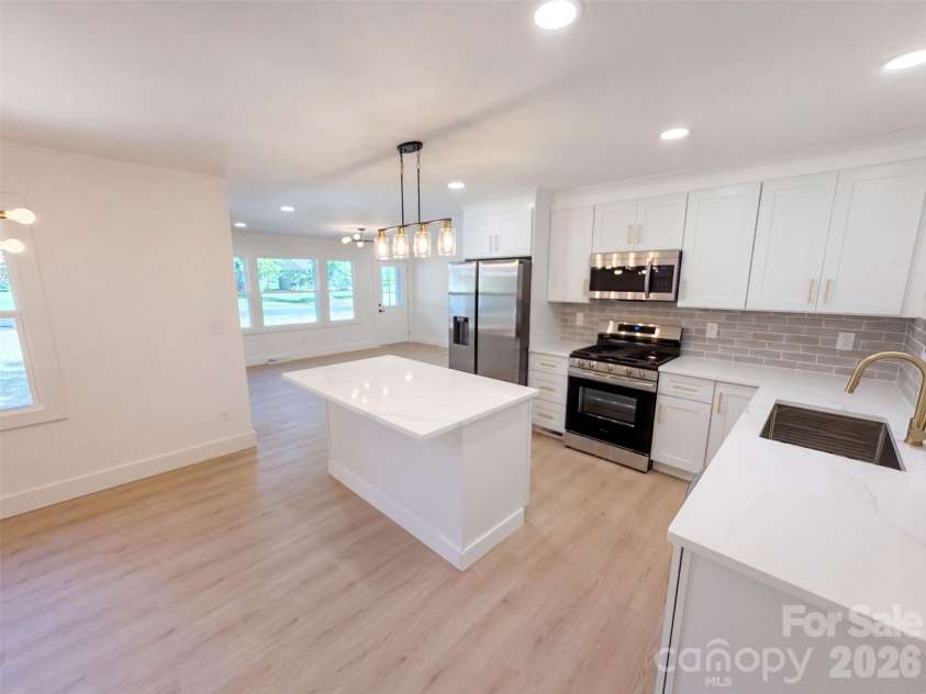 4200 Abbeydale Drive, Charlotte, NC 28205.  MLS# CAR4426433, YatesRealty ID 51846. 