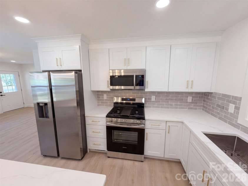 4200 Abbeydale Drive, Charlotte, NC 28205.  MLS# CAR4426433, YatesRealty ID 51846. 