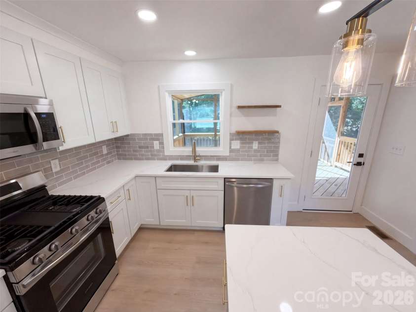 4200 Abbeydale Drive, Charlotte, NC 28205.  MLS# CAR4426433, YatesRealty ID 51846. 
