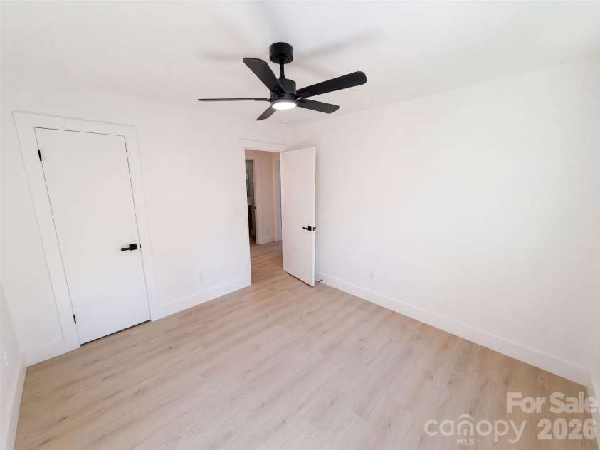 4200 Abbeydale Drive, Charlotte, NC 28205.  MLS# CAR4426433, YatesRealty ID 51846. 