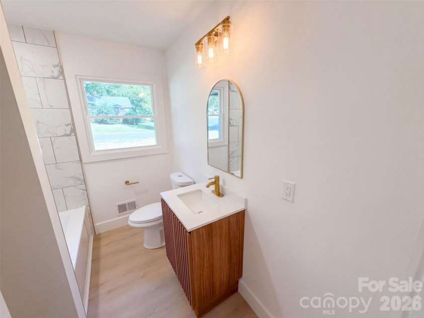 4200 Abbeydale Drive, Charlotte, NC 28205.  MLS# CAR4426433, YatesRealty ID 51846. 