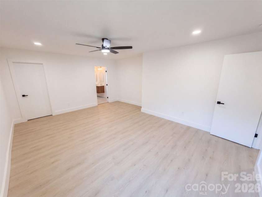 4200 Abbeydale Drive, Charlotte, NC 28205.  MLS# CAR4426433, YatesRealty ID 51846. 