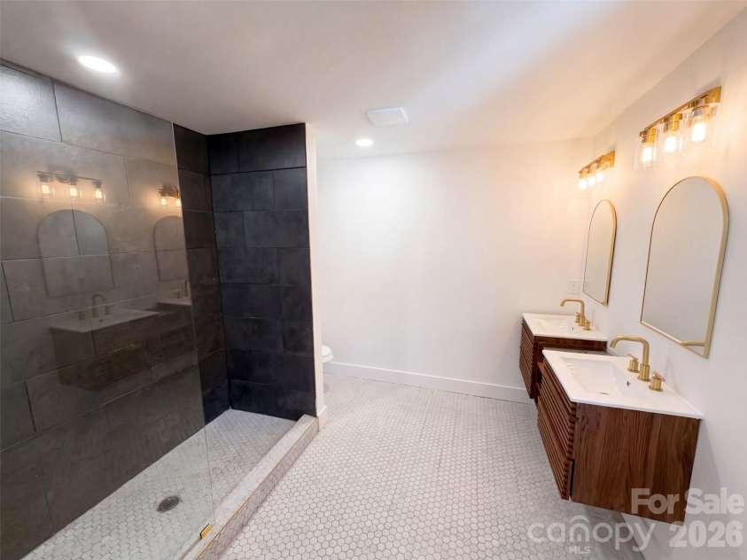 4200 Abbeydale Drive, Charlotte, NC 28205.  MLS# CAR4426433, YatesRealty ID 51846. 