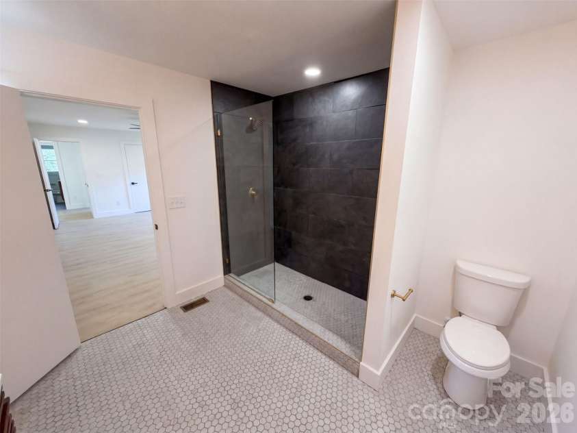4200 Abbeydale Drive, Charlotte, NC 28205.  MLS# CAR4426433, YatesRealty ID 51846. 
