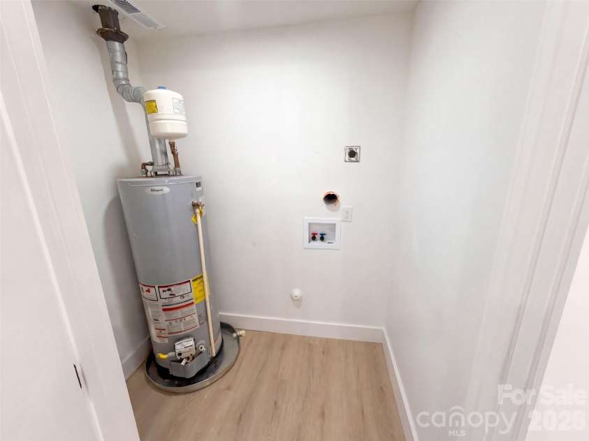 4200 Abbeydale Drive, Charlotte, NC 28205.  MLS# CAR4426433, YatesRealty ID 51846. 