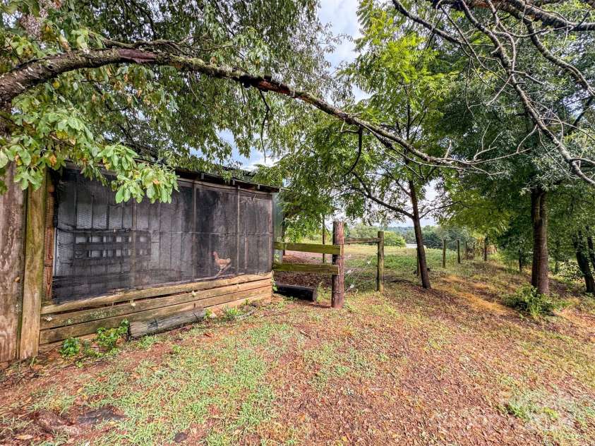 1470 River Hills Court, Taylorsville, NC 28681.  MLS# CAR4163155, YatesRealty ID 5185. Larger chicken coop