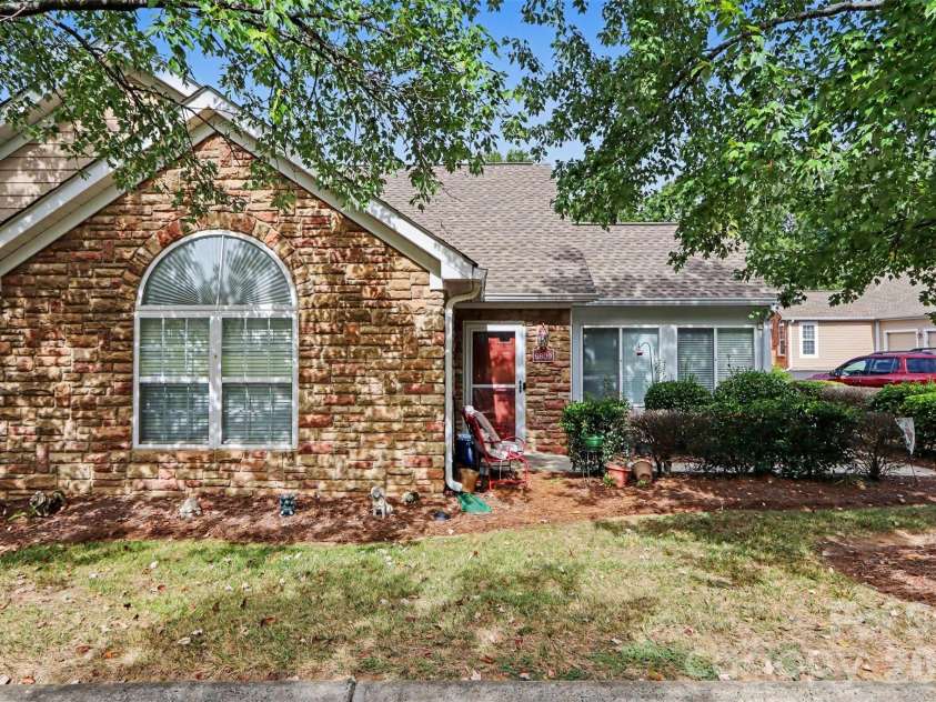6809 Ledgestone Place, Charlotte, NC 28227.  MLS# CAR4424916, YatesRealty ID 51852. 