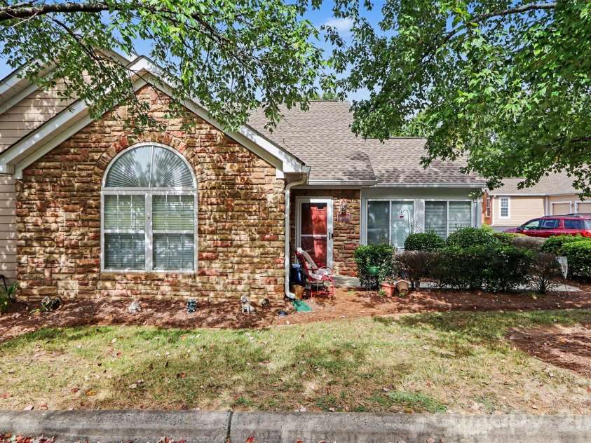 6809 Ledgestone Place, Charlotte, NC 28227.  MLS# CAR4424916, YatesRealty ID 51852. 