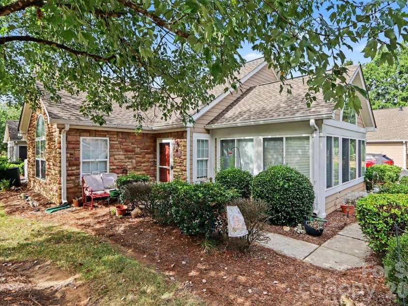 6809 Ledgestone Place, Charlotte, NC 28227.  MLS# CAR4424916, YatesRealty ID 51852. 