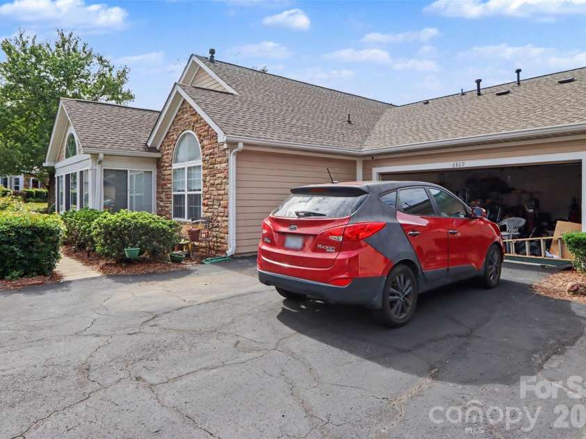 6809 Ledgestone Place, Charlotte, NC 28227.  MLS# CAR4424916, YatesRealty ID 51852. 