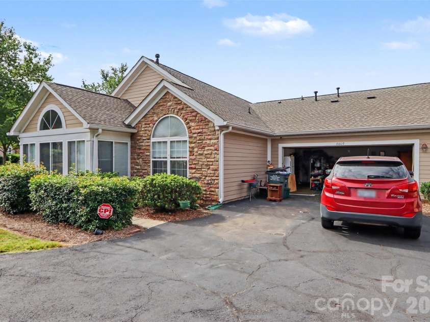 6809 Ledgestone Place, Charlotte, NC 28227.  MLS# CAR4424916, YatesRealty ID 51852. 