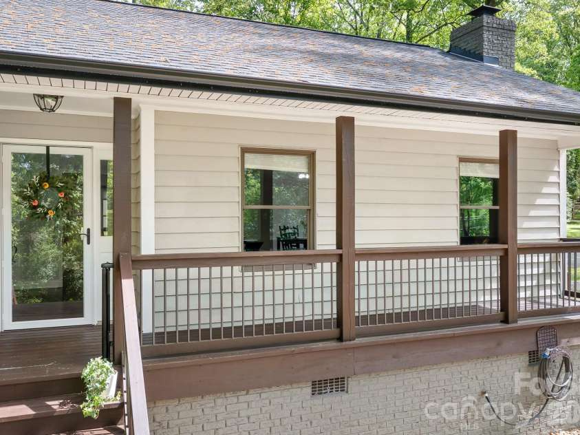 204 Nottingham Drive, Huntersville, NC 28078.  MLS# CAR4425861, YatesRealty ID 51856. 