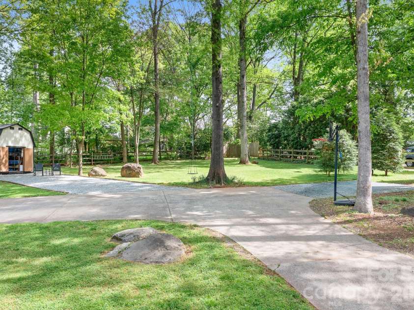204 Nottingham Drive, Huntersville, NC 28078.  MLS# CAR4425861, YatesRealty ID 51856. 