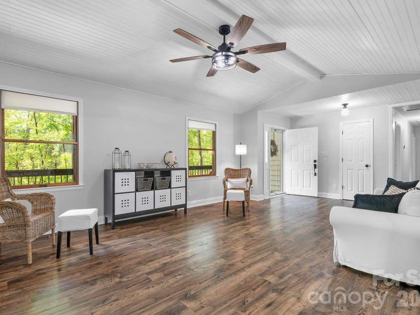 204 Nottingham Drive, Huntersville, NC 28078.  MLS# CAR4425861, YatesRealty ID 51856. 
