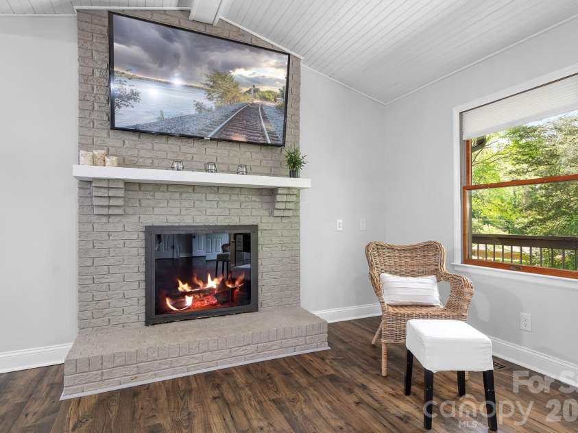 204 Nottingham Drive, Huntersville, NC 28078.  MLS# CAR4425861, YatesRealty ID 51856. 