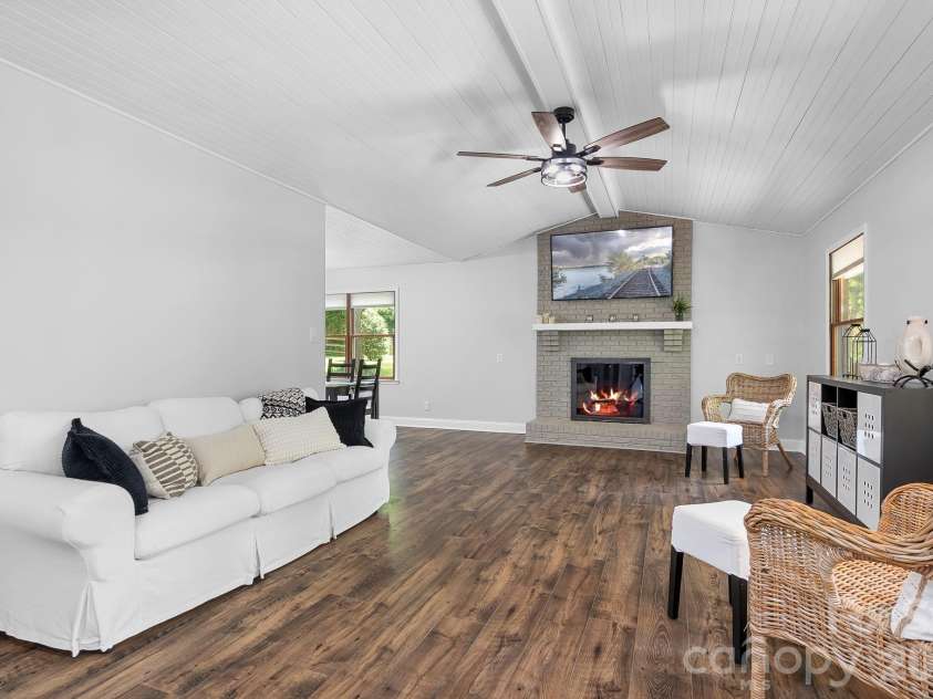 204 Nottingham Drive, Huntersville, NC 28078.  MLS# CAR4425861, YatesRealty ID 51856. 