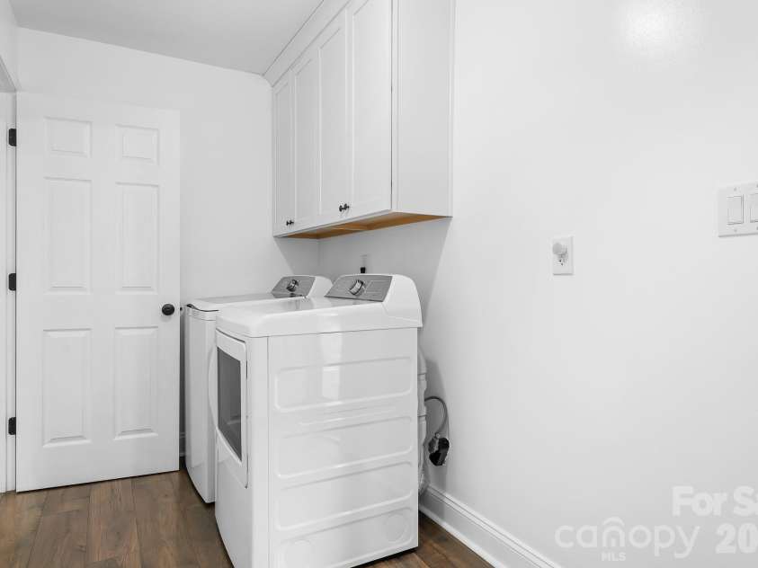 204 Nottingham Drive, Huntersville, NC 28078.  MLS# CAR4425861, YatesRealty ID 51856. 