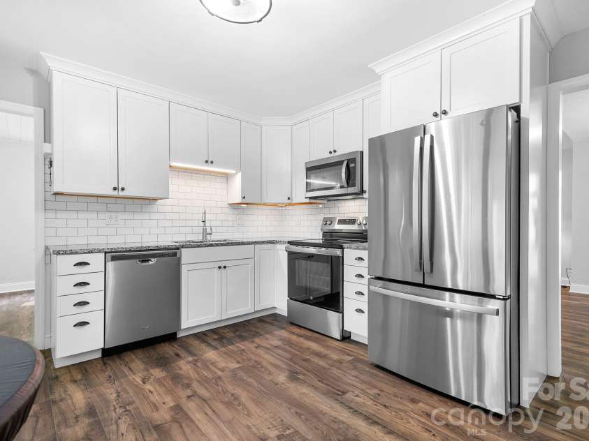 204 Nottingham Drive, Huntersville, NC 28078.  MLS# CAR4425861, YatesRealty ID 51856. 