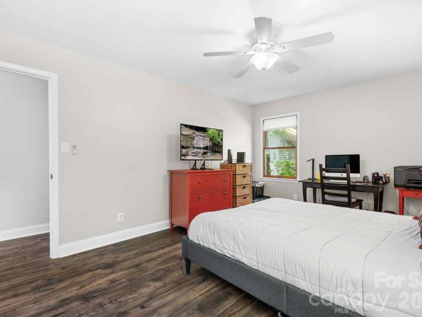 204 Nottingham Drive, Huntersville, NC 28078.  MLS# CAR4425861, YatesRealty ID 51856. 
