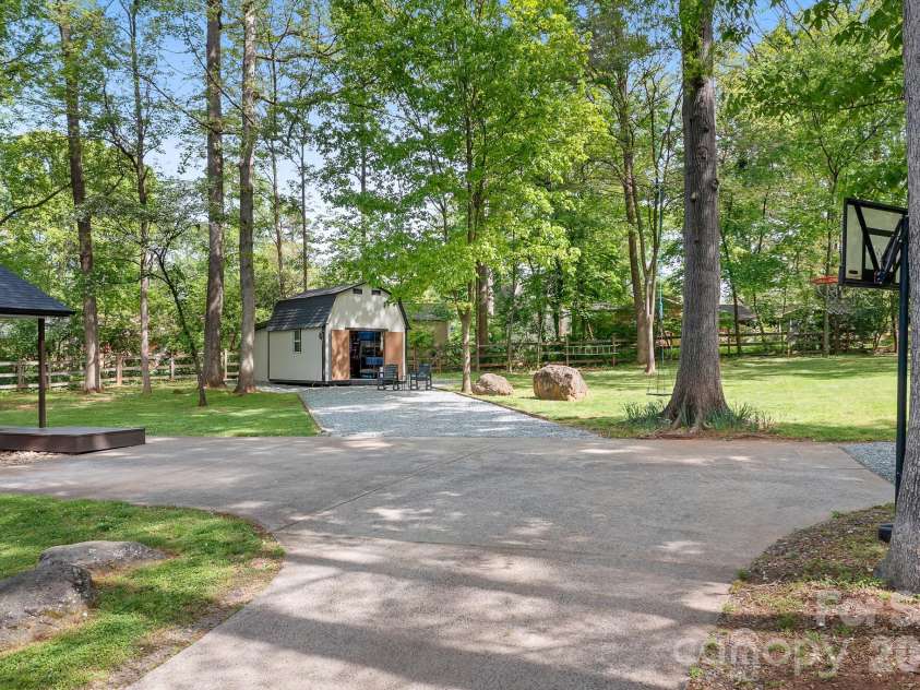 204 Nottingham Drive, Huntersville, NC 28078.  MLS# CAR4425861, YatesRealty ID 51856. 
