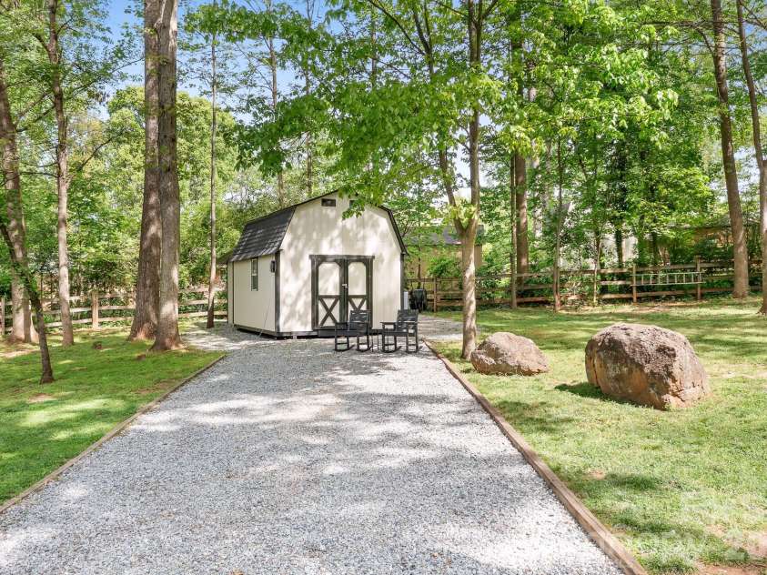 204 Nottingham Drive, Huntersville, NC 28078.  MLS# CAR4425861, YatesRealty ID 51856. 