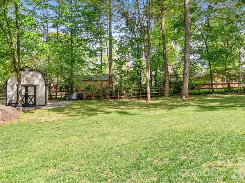 204 Nottingham Drive, Huntersville, NC 28078.  MLS# CAR4425861, YatesRealty ID 51856. 