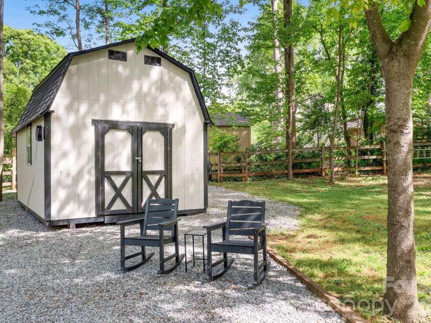 204 Nottingham Drive, Huntersville, NC 28078.  MLS# CAR4425861, YatesRealty ID 51856. 