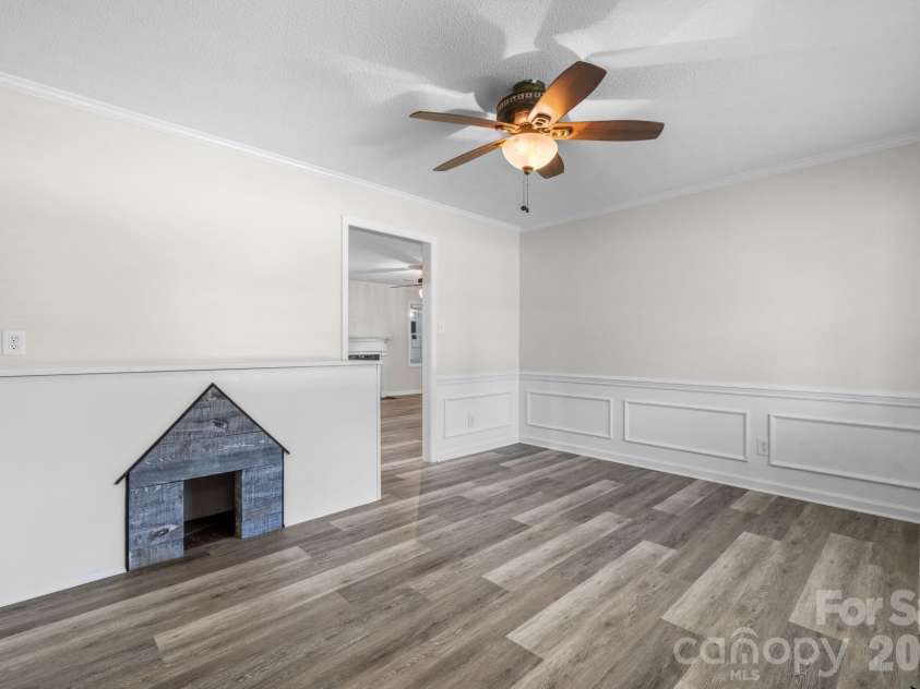5795 Valley Field Road, Hickory, NC 28602.  MLS# CAR4416732, YatesRealty ID 51859. 
