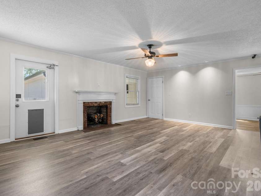 5795 Valley Field Road, Hickory, NC 28602.  MLS# CAR4416732, YatesRealty ID 51859. 