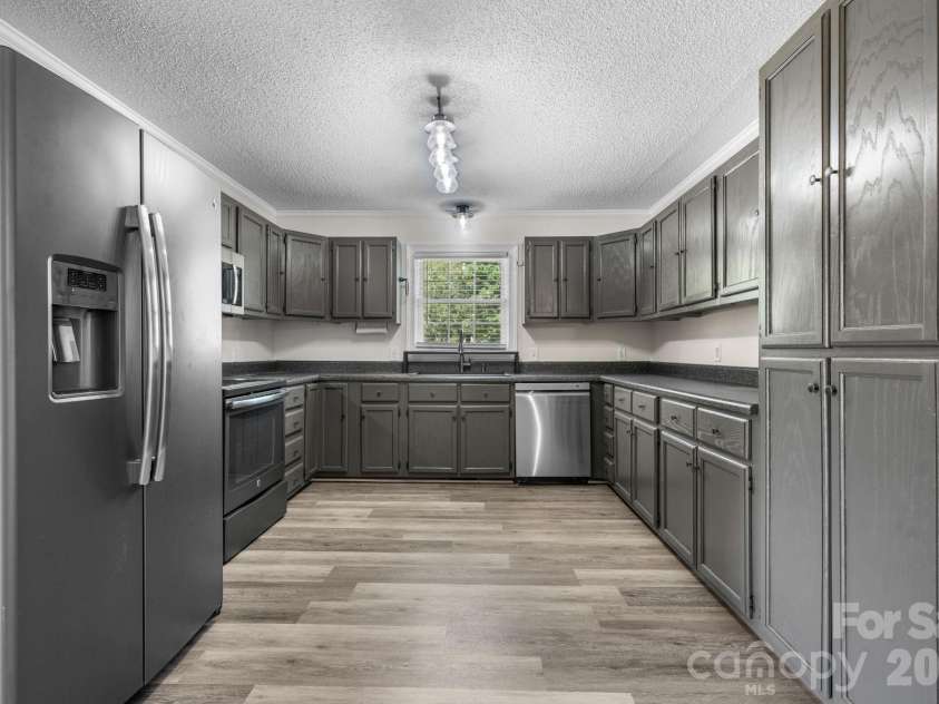 5795 Valley Field Road, Hickory, NC 28602.  MLS# CAR4416732, YatesRealty ID 51859. 