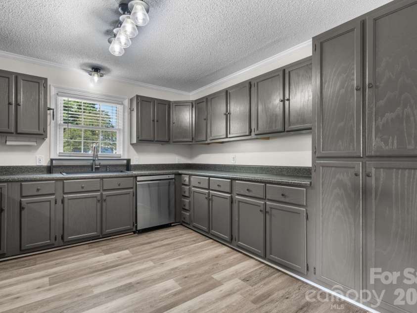 5795 Valley Field Road, Hickory, NC 28602.  MLS# CAR4416732, YatesRealty ID 51859. 